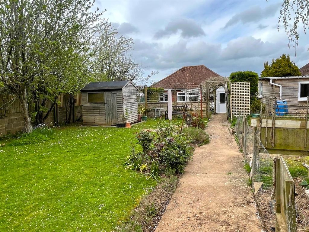 Property photo 3 of 27 Large South Facing Rear Garden