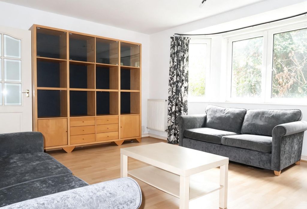 Property photo 2 of 14 Lounge.Png