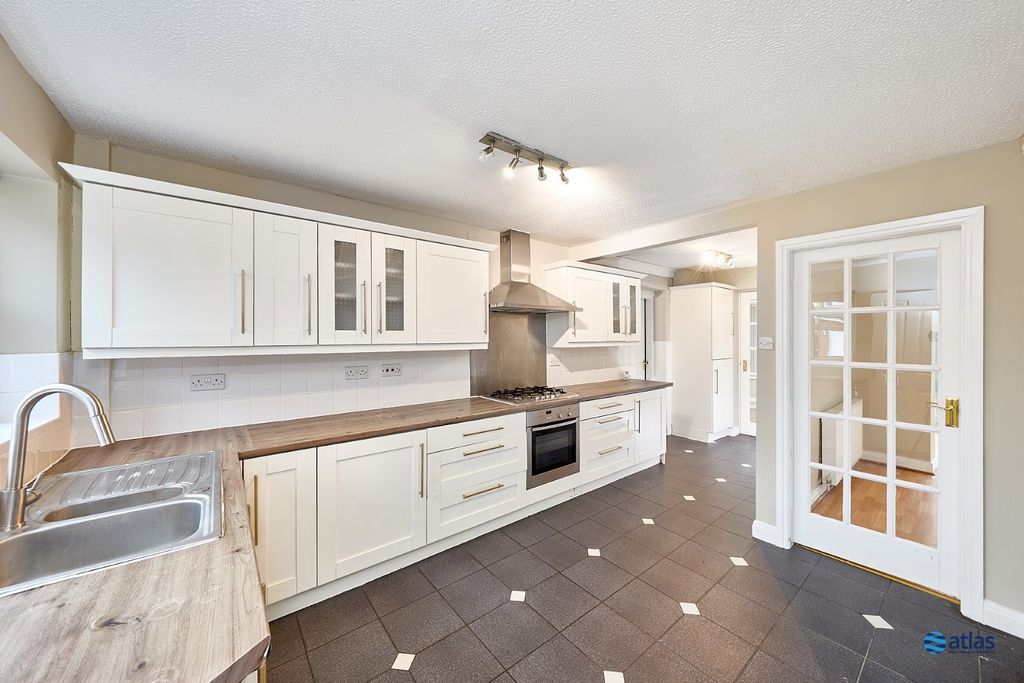 Property photo 2 of 21 Kitchen