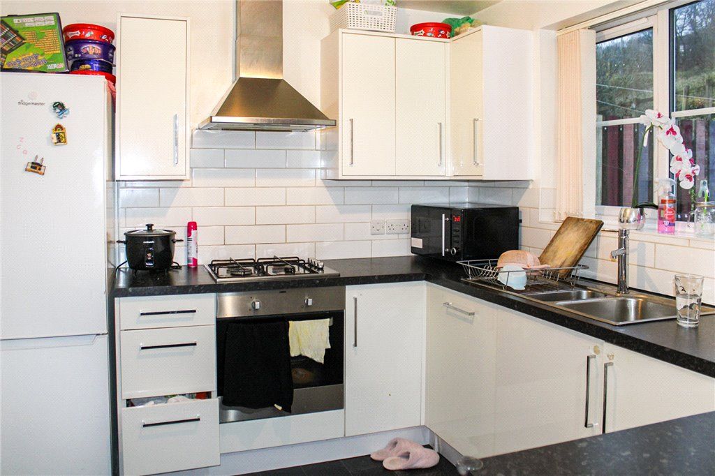 Property photo 2 of 11 Kitchen