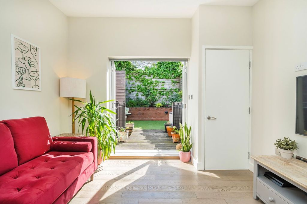 Property photo 1 of 9