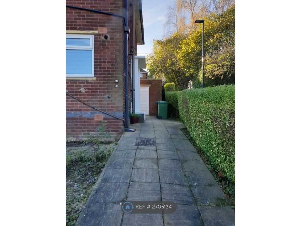 Property photo 2 of 33