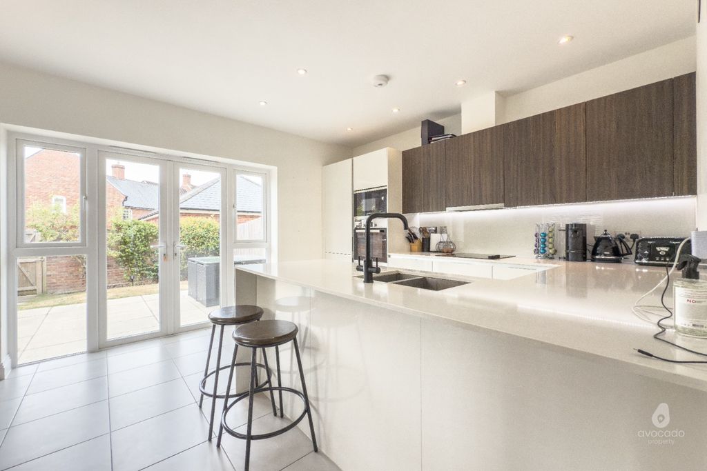 Property photo 2 of 27 4325695