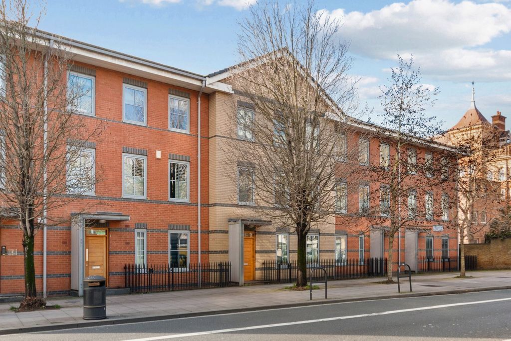 Property photo 2 of 12