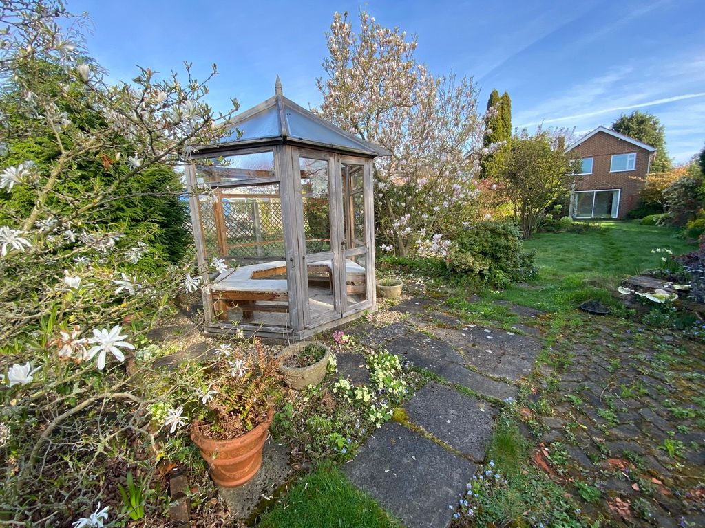 Property photo 3 of 13 Garden