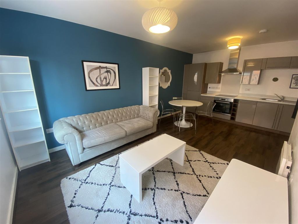 Property photo 1 of 7 Lounge &amp; Kitchen