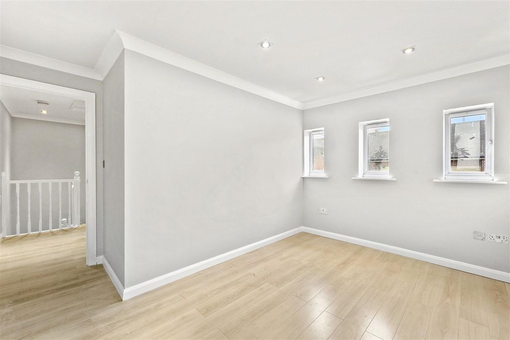 Property photo 3 of 11 4D4A9384.Jpg