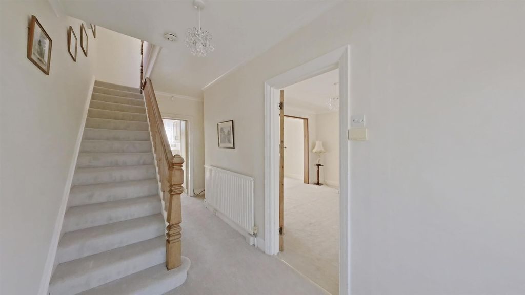 Property photo 2 of 16 Hallway