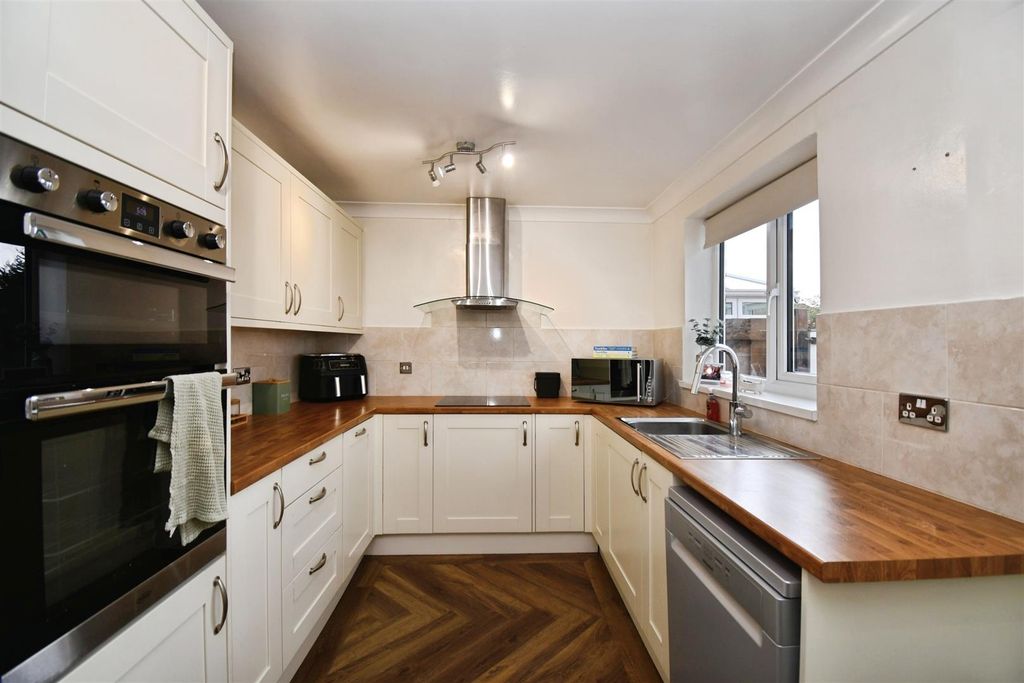 Property photo 3 of 15 3ce49d48-13 20Seaton 20rd 20 20 2814 29.Jpg