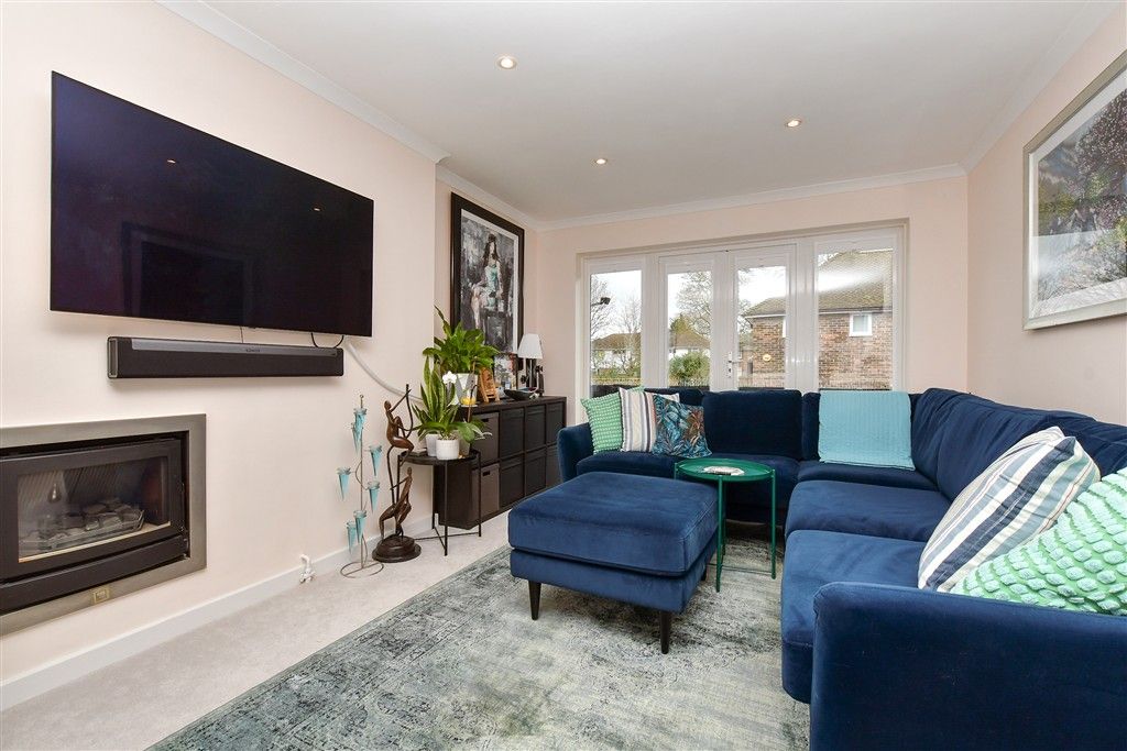 Property photo 3 of 10 Lounge