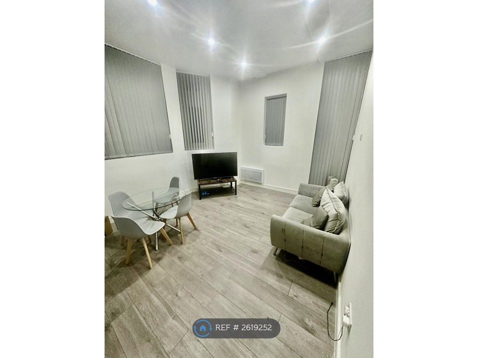 Property photo 3 of 9 Lounge Area