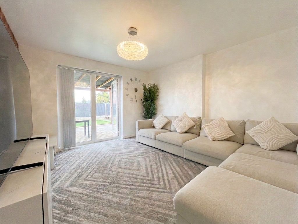 Property photo 2 of 12 5424613