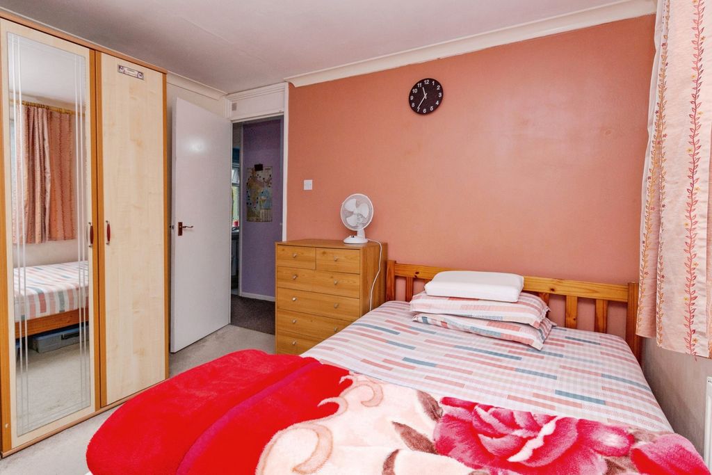 Property photo 3 of 12 Bedroom 1