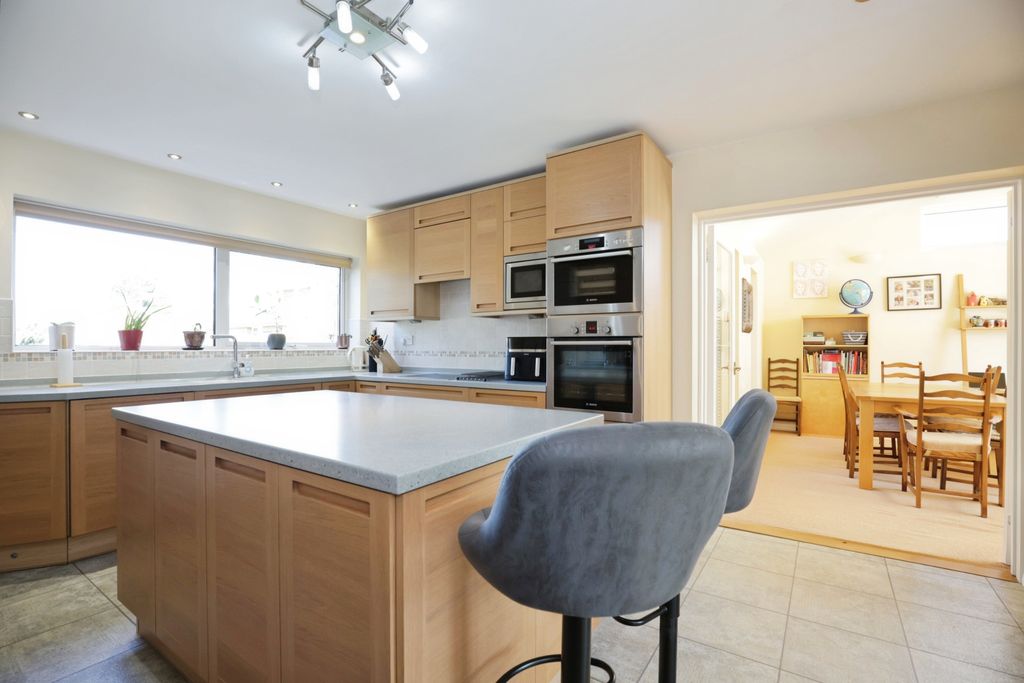 Property photo 3 of 24