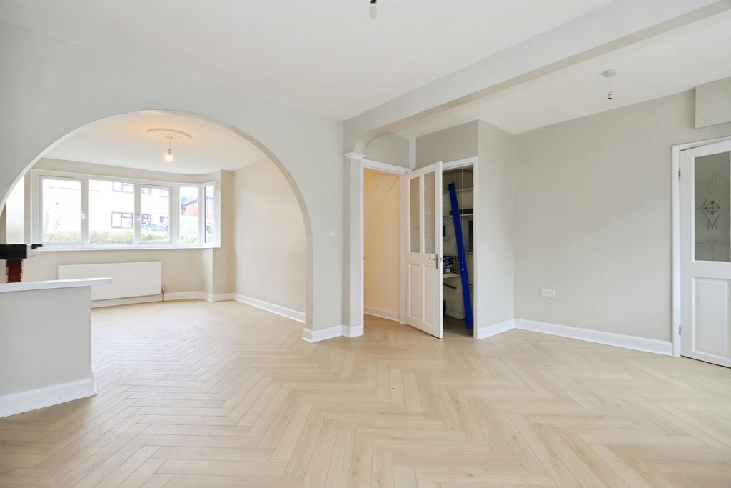 Property photo 3 of 20 Pbox-Img.Jpg