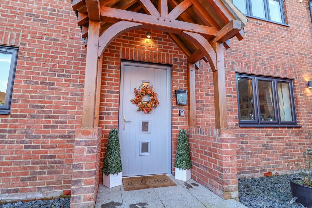 Property photo 2 of 32 3771855