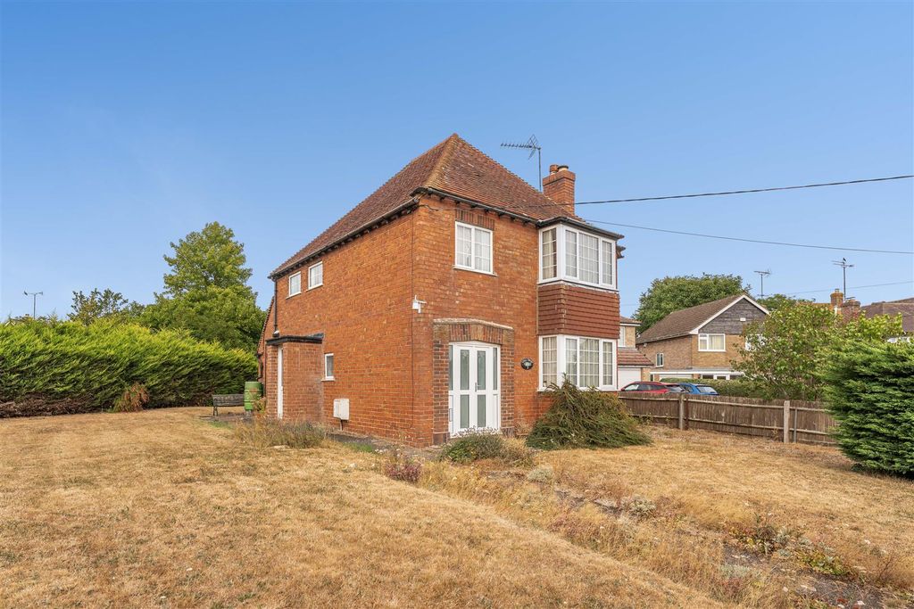 Property photo 1 of 16 3 The Twistle, Byfield-1.Jpg