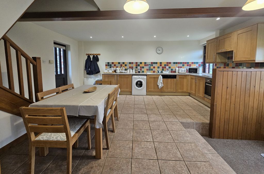 Property photo 2 of 8