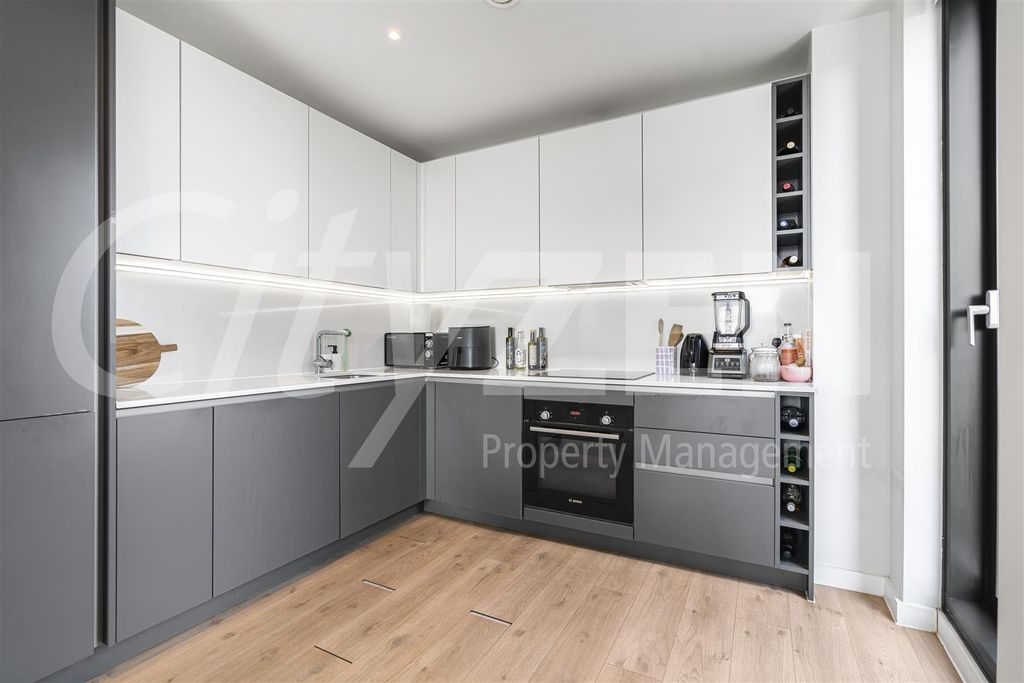 Property photo 3 of 14 Kitchen