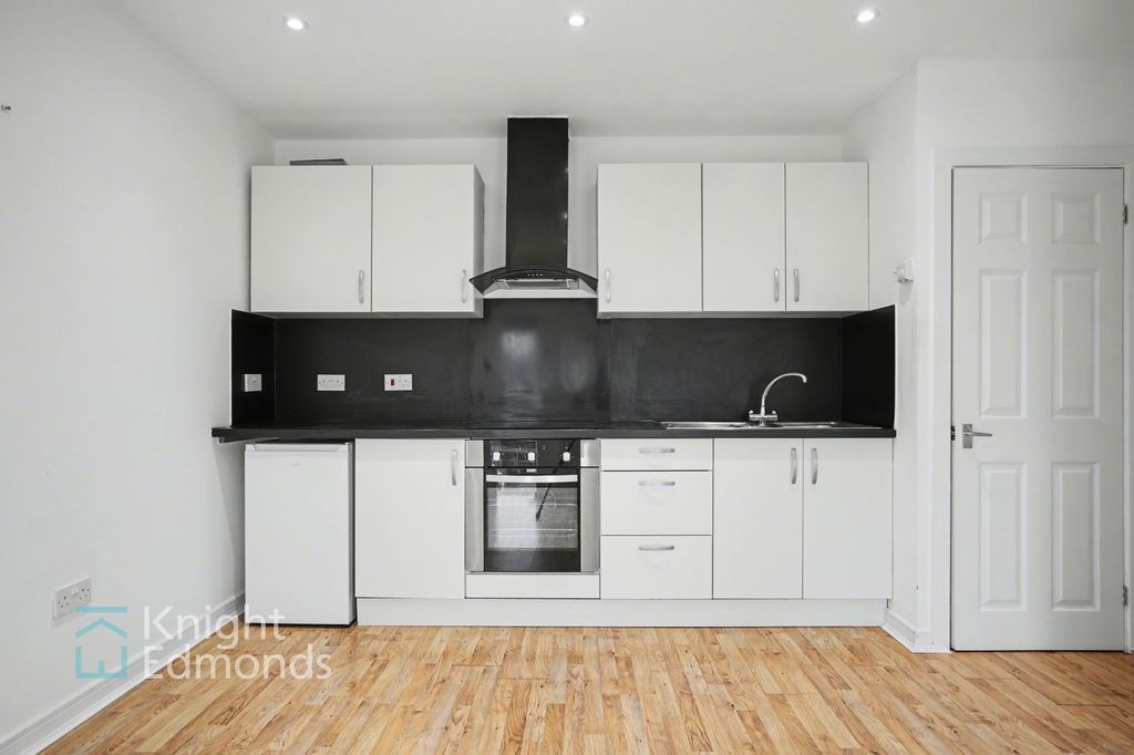 Property photo 3 of 6 Kitchen