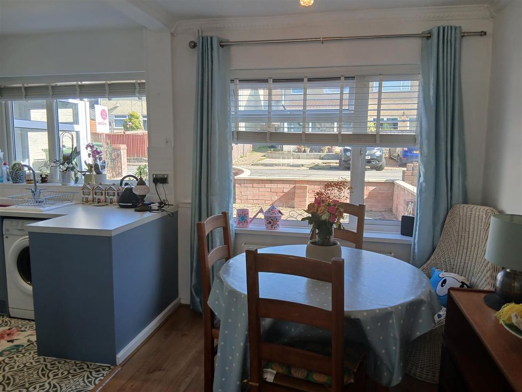 Property photo 3 of 24 10 St Nicholasdiner Kitchen.Jpg