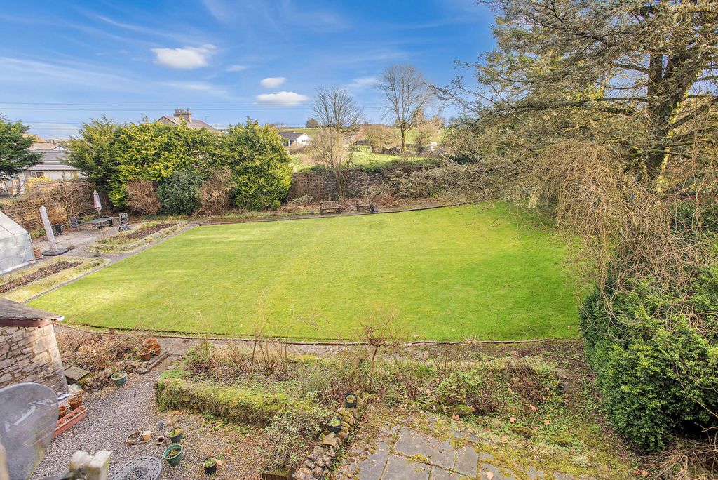 Property photo 2 of 22