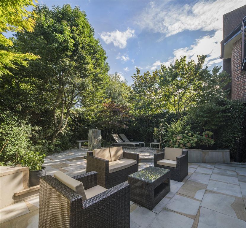 Property photo 3 of 12 Elm Tree Road,