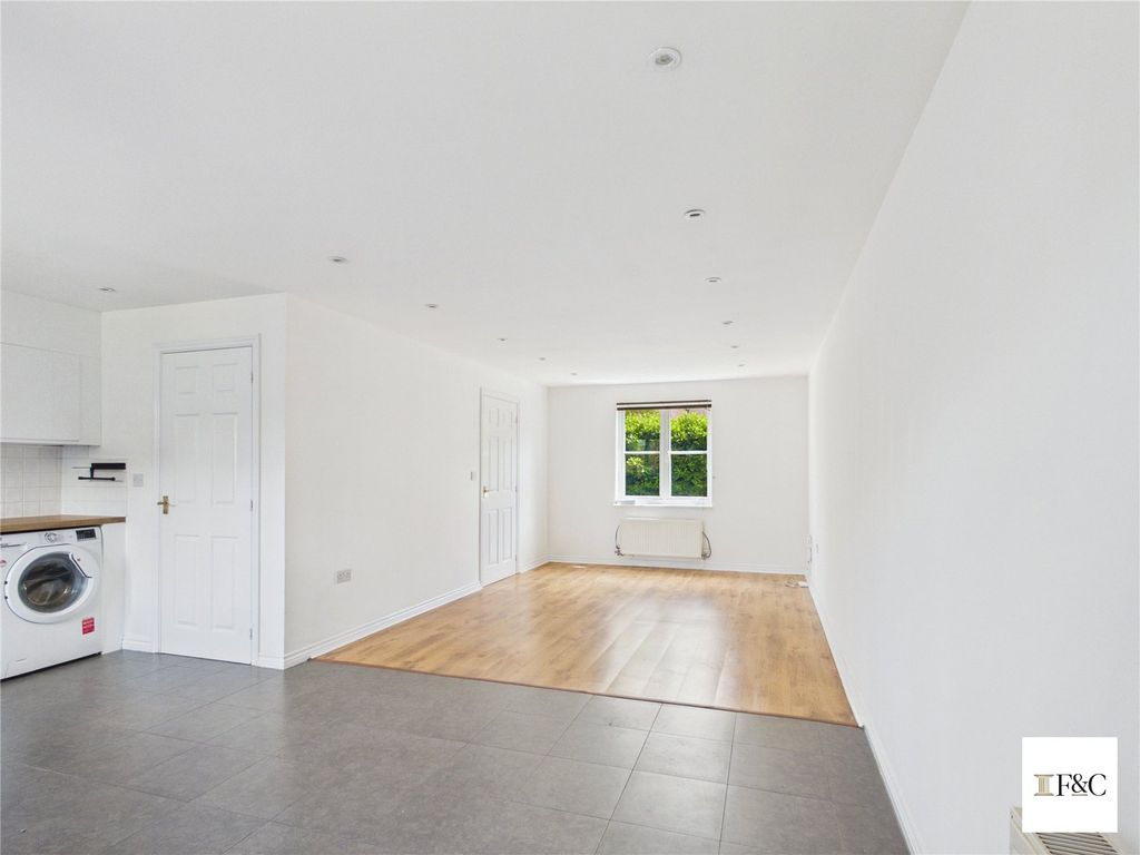 Property photo 3 of 35 Picture No. 24