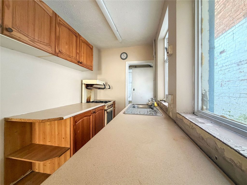 Property photo 3 of 17 Kitchen