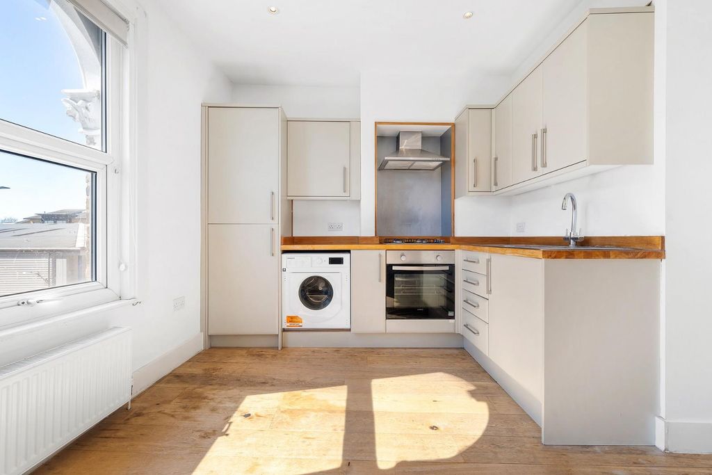 Property photo 2 of 11 Reception-Kitchen (4).Jpg