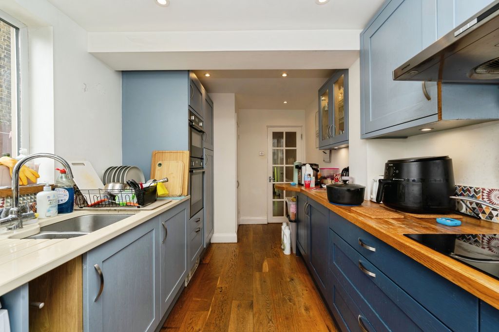 Property photo 2 of 20 Annexe Kitchen