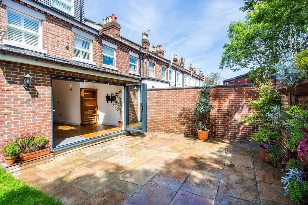 Property photo 2 of 10