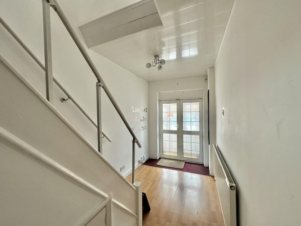 Property photo 2 of 17 05F96F23-Fa6E-4De4-9E14-E5A5A4Fe0029.Jpg
