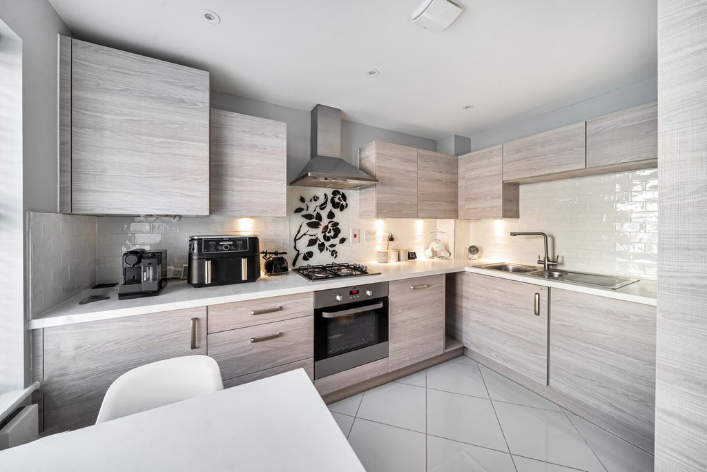 Property photo 2 of 22 1419026-2-699Eeaa...