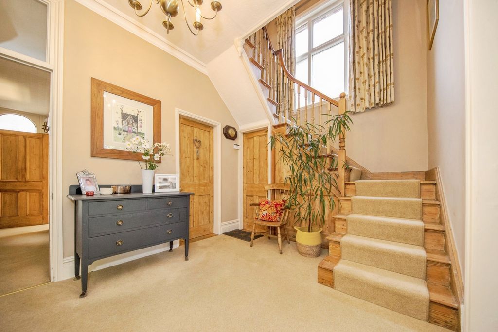 Property photo 2 of 44 Photo