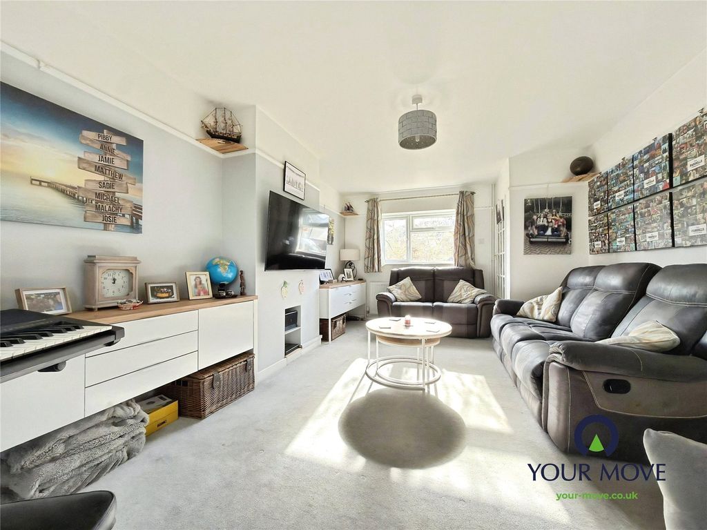 Property photo 2 of 14 Lounge