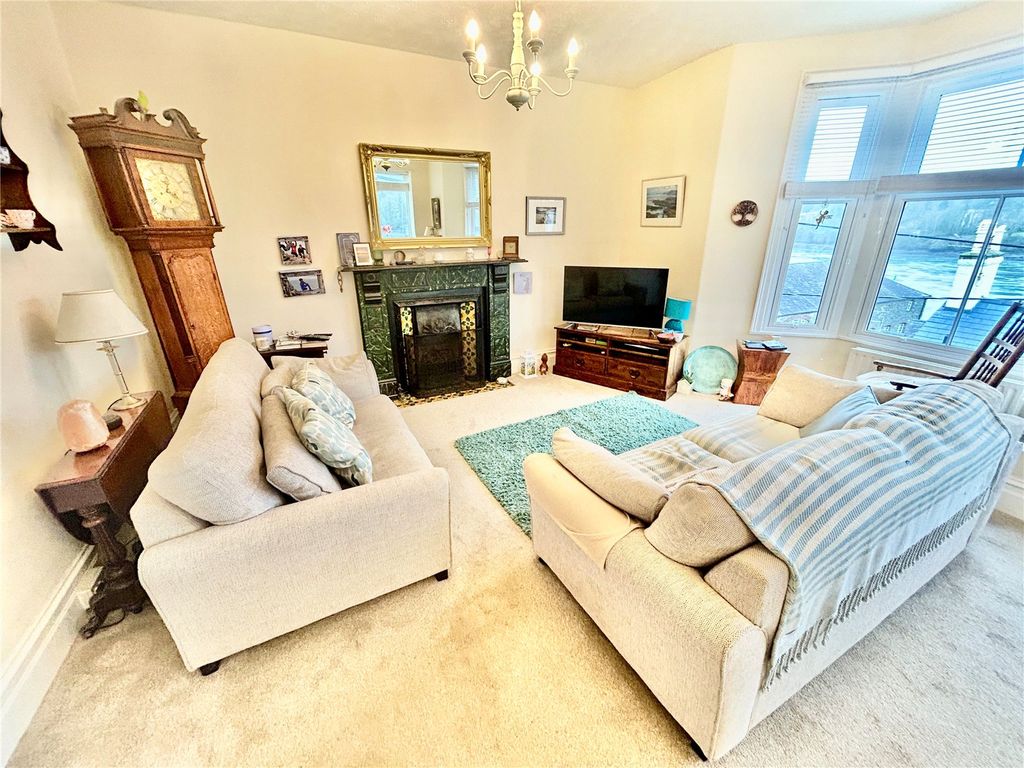 Property photo 3 of 21 Picture No. 06