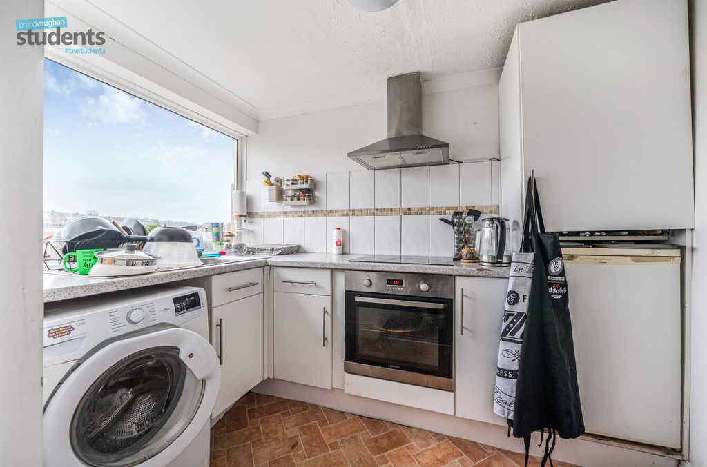 Property photo 3 of 16 Fb780863-2d68-402...