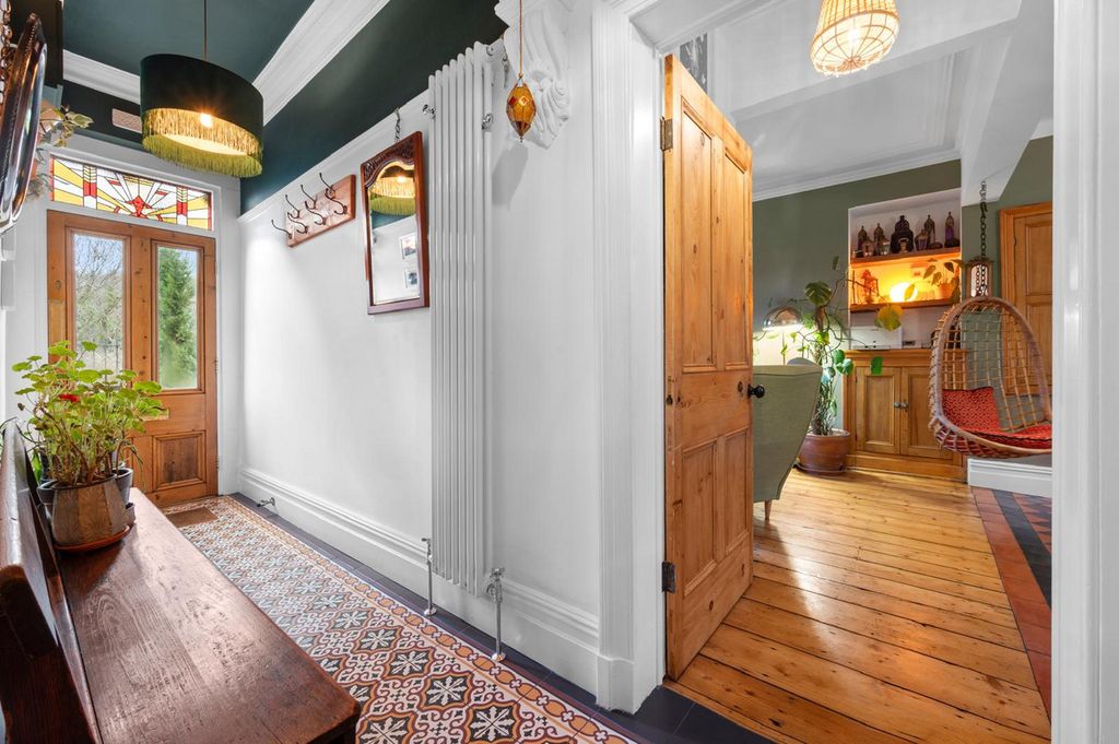 Property photo 2 of 43