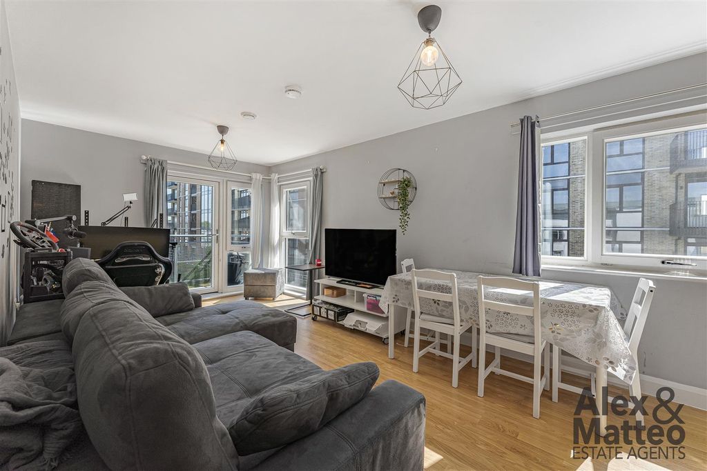 Property photo 3 of 21 Silwood Street