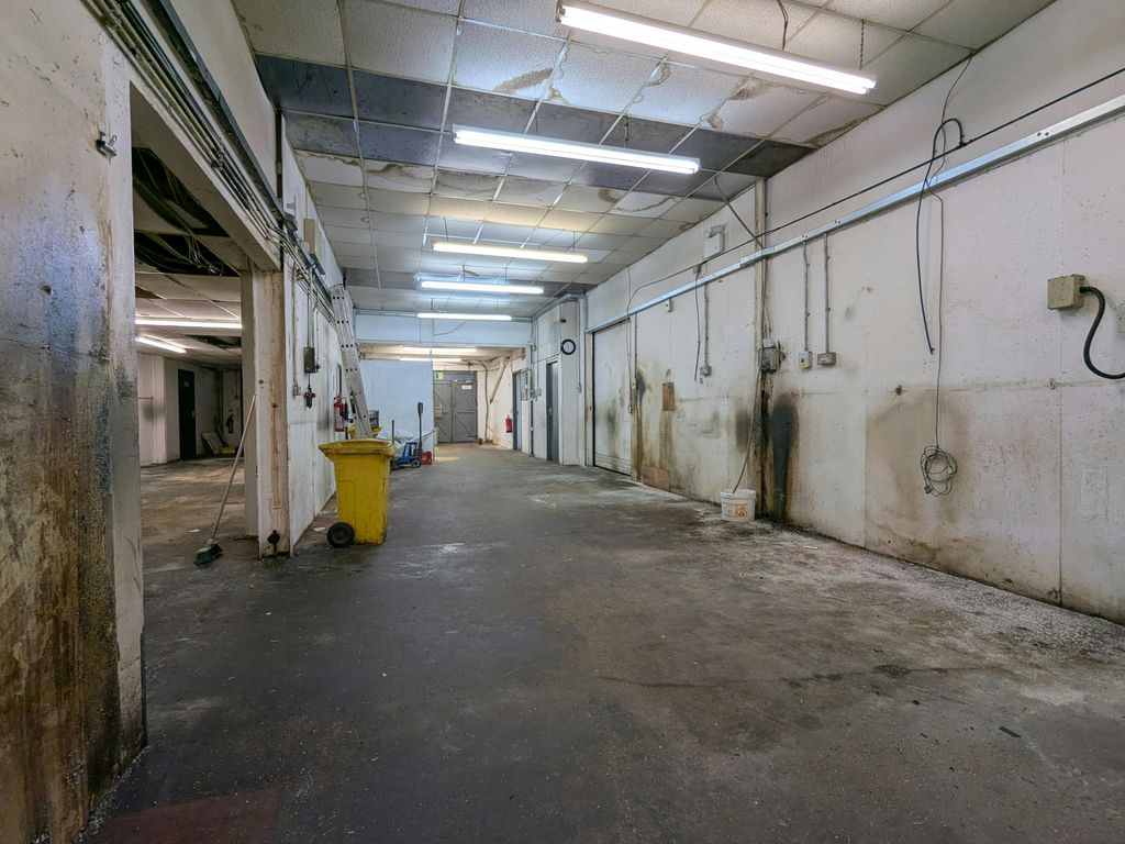 Property photo 3 of 8 1000007545.Jpg