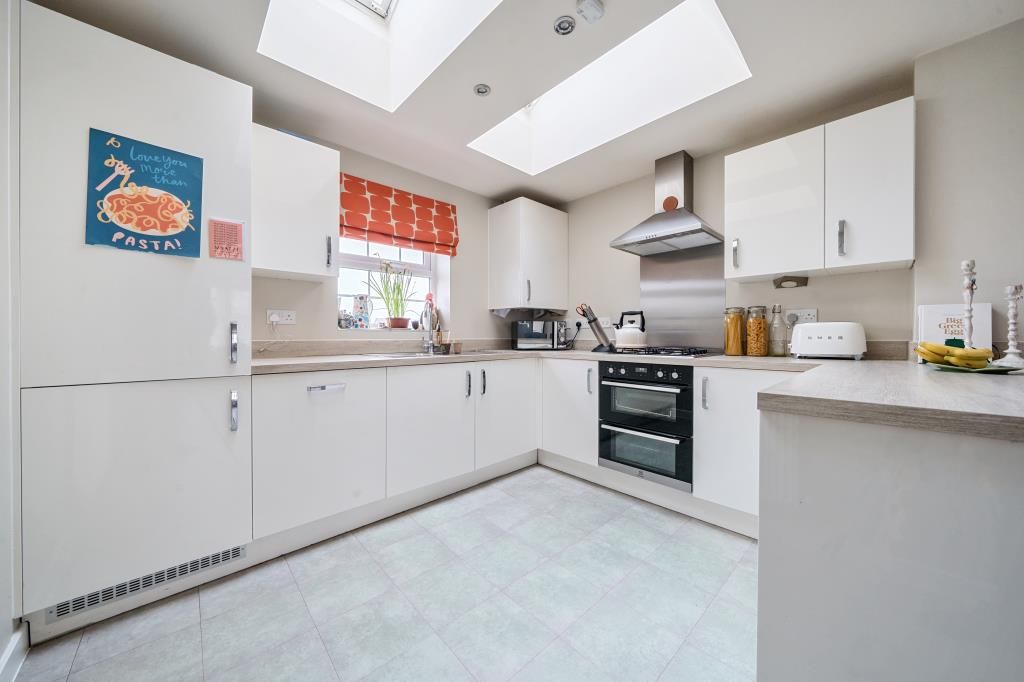 Property photo 2 of 10 Kitchen