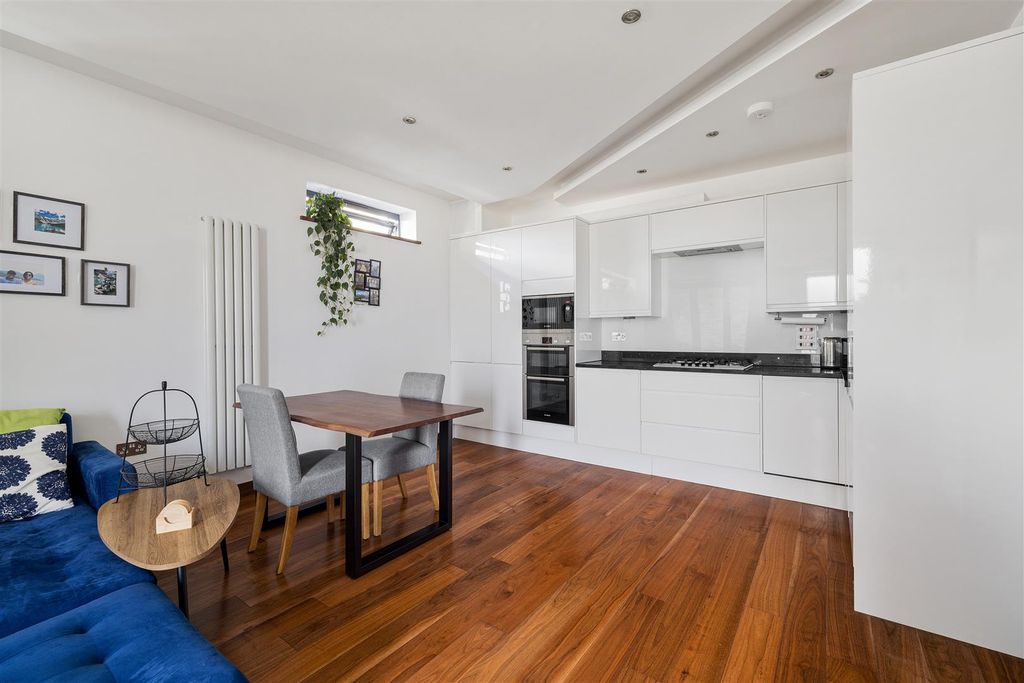 Property photo 3 of 19 0R7A0105.Jpg