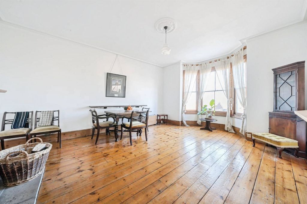 Property photo 3 of 23
