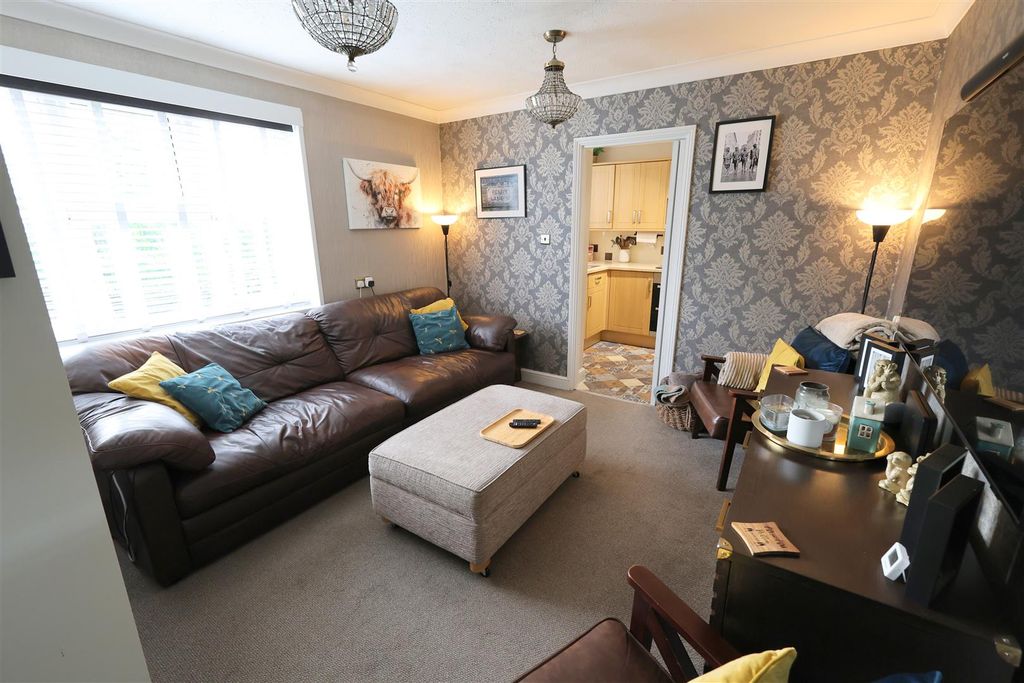 Property photo 3 of 22 CH Lounge ii.Jpg