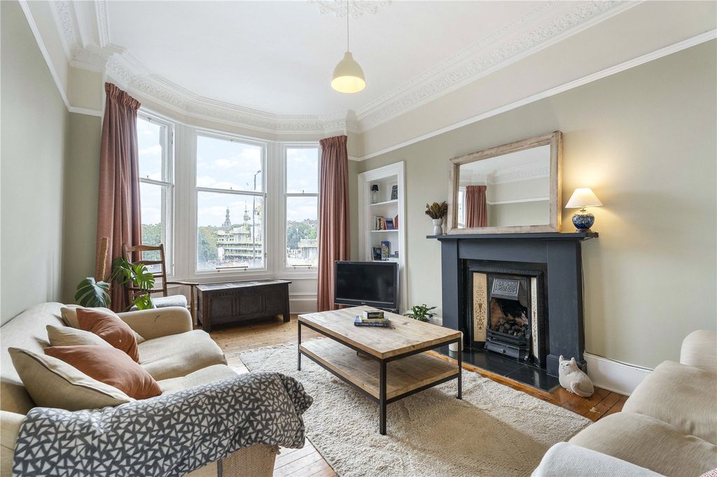 Property photo 3 of 16 Dundas Street