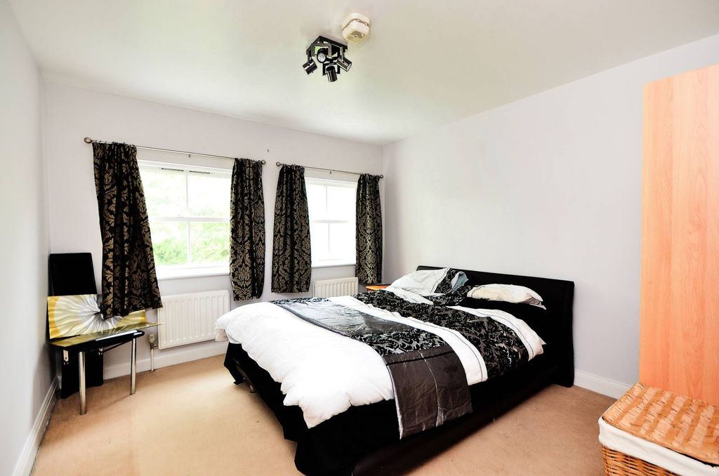 Property photo 3 of 7