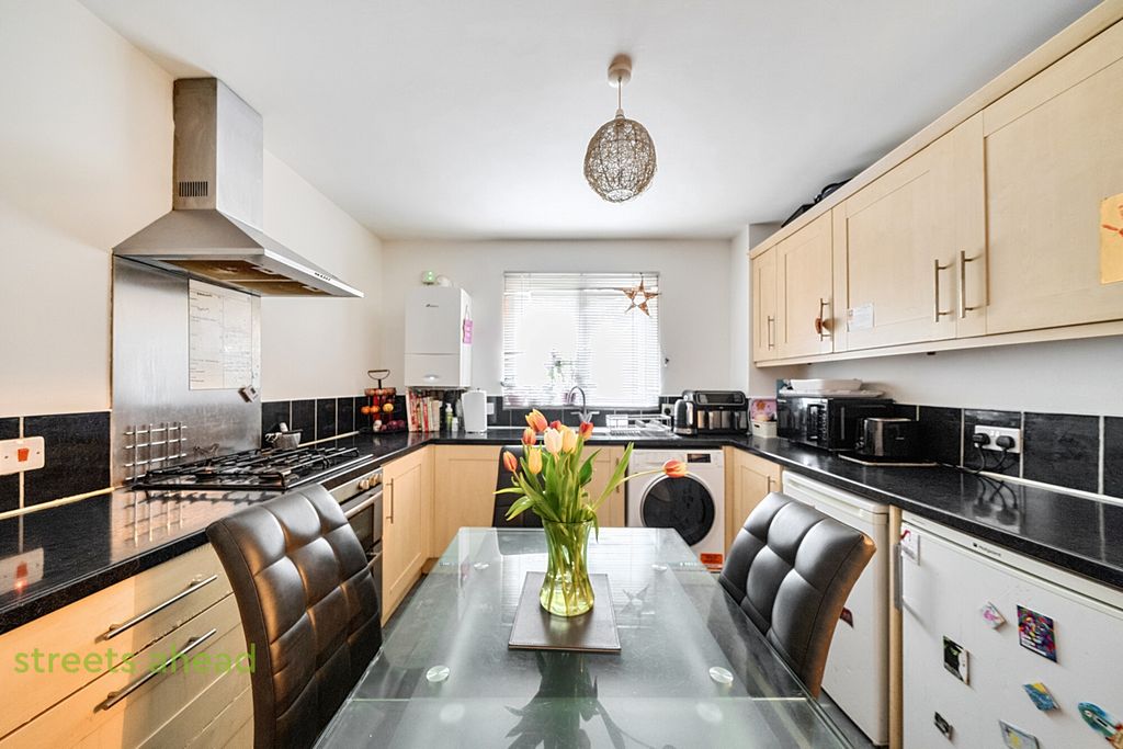 Property photo 2 of 13 83136A25-78F7-467...