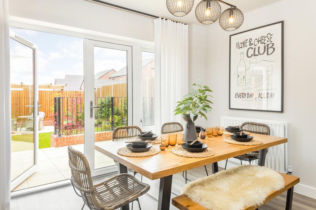Property photo 3 of 10 Dining Area