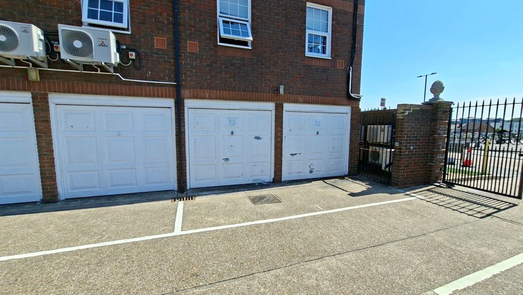 Property photo 3 of 7 Photo 7
